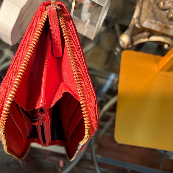 Gucci Red Embossed Women's Wallet - Picture 9 of 10